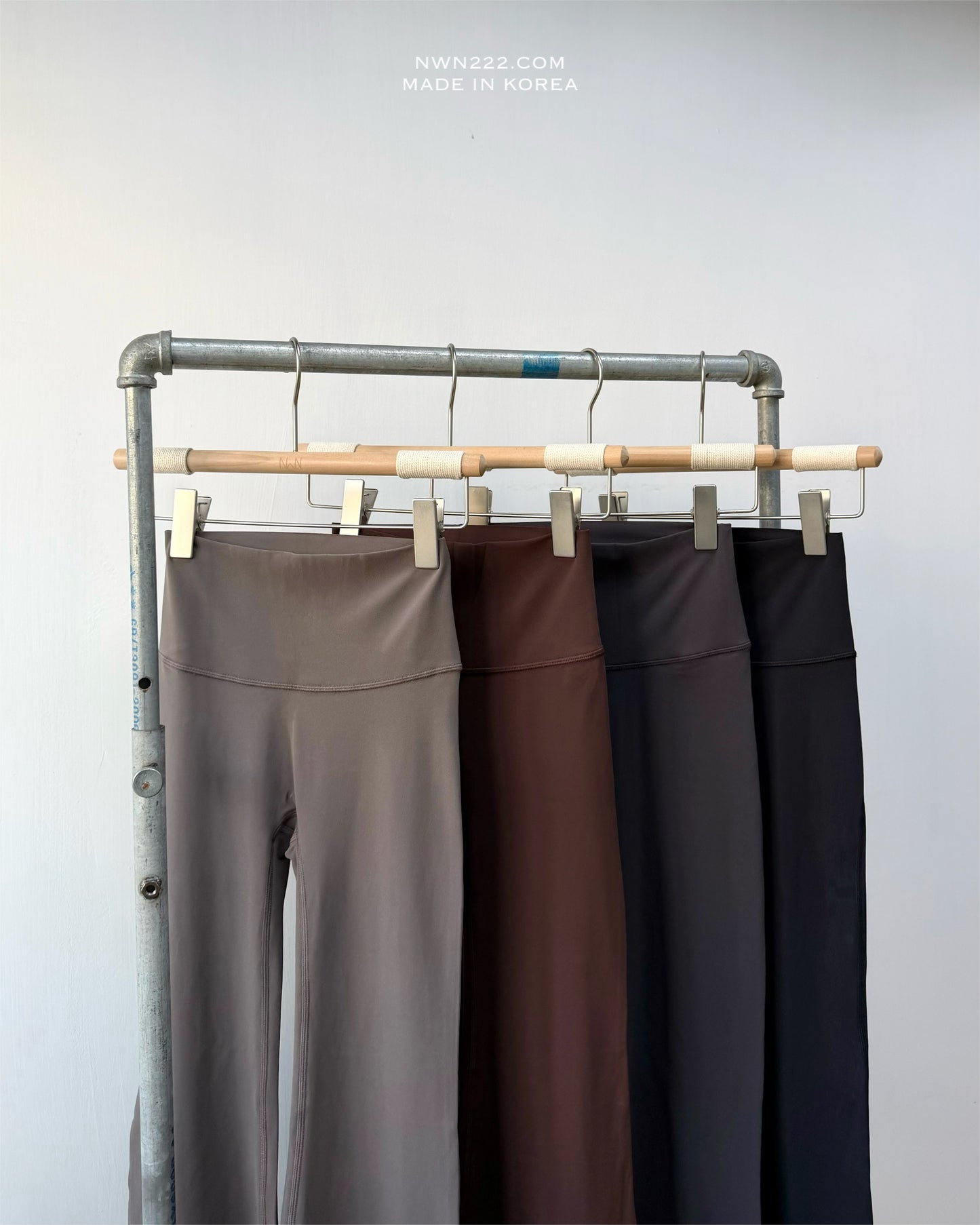 瘦一圈微喇叭彈性褲 BY NWN