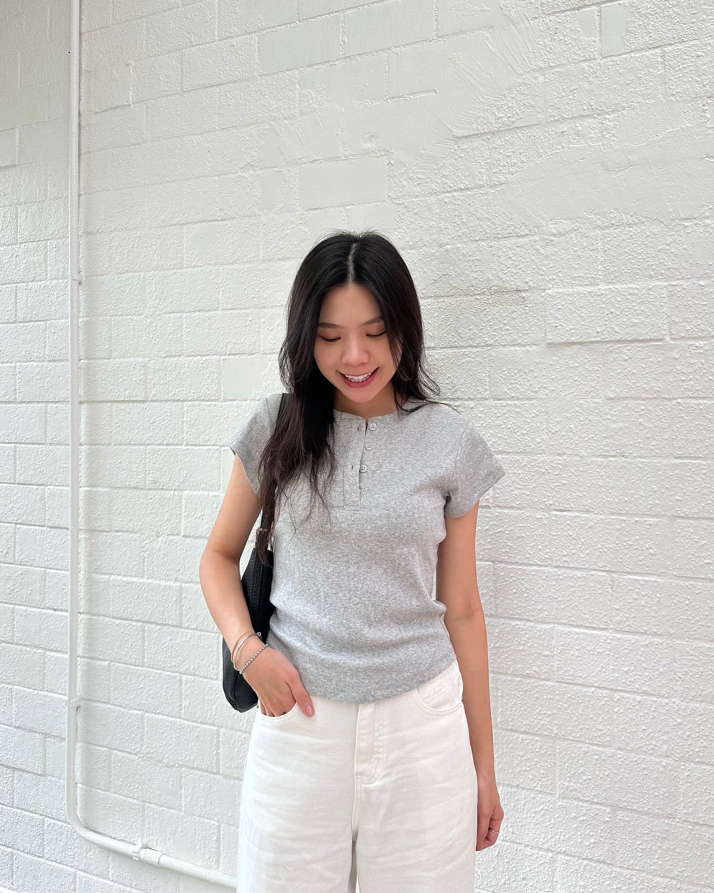 排鈕灰Tee