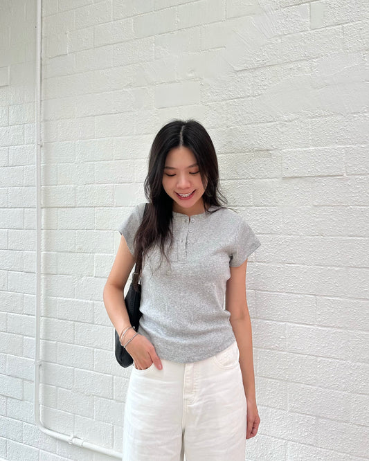 排鈕灰Tee