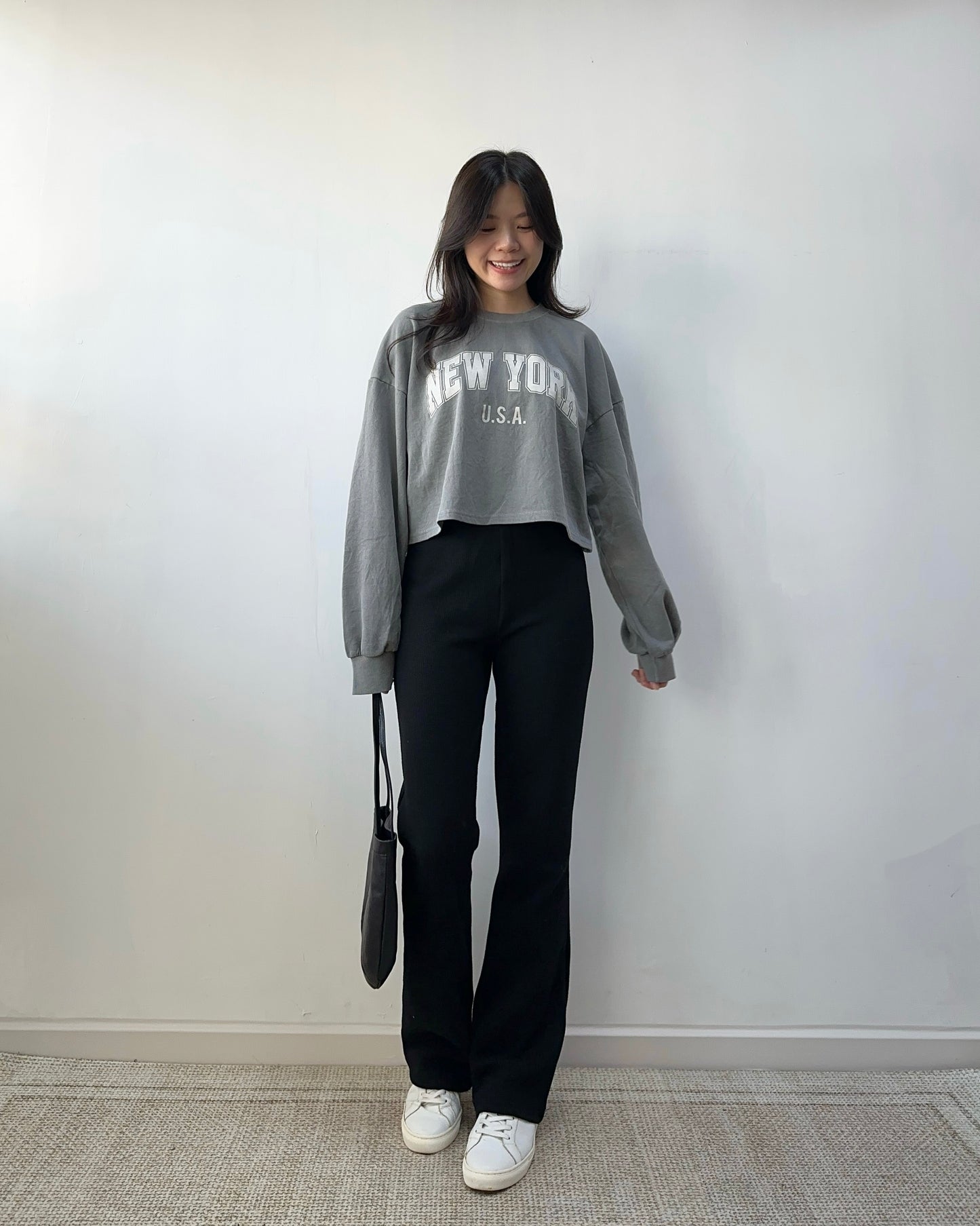 暗羅紋修腳微喇叭褲