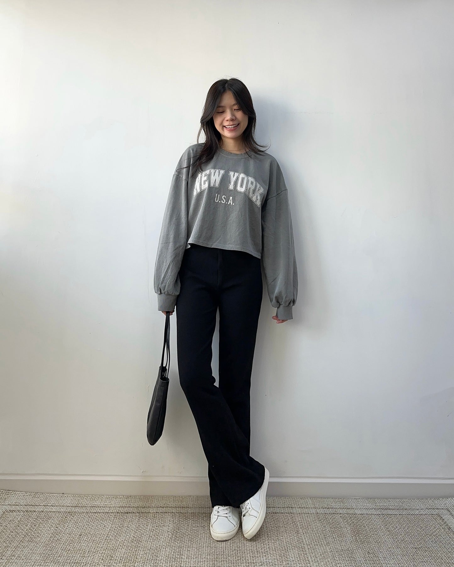 暗羅紋修腳微喇叭褲