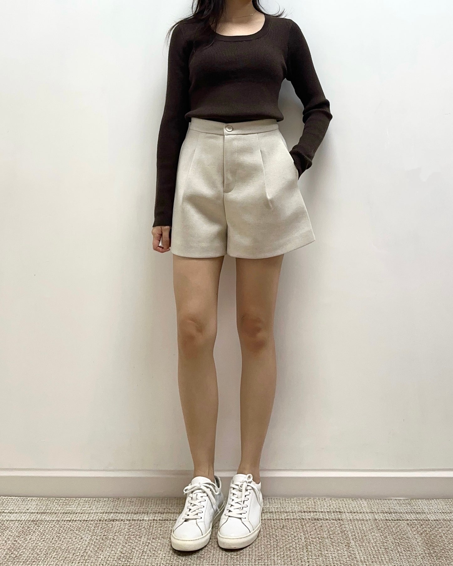 圓領暗直間紋Tee