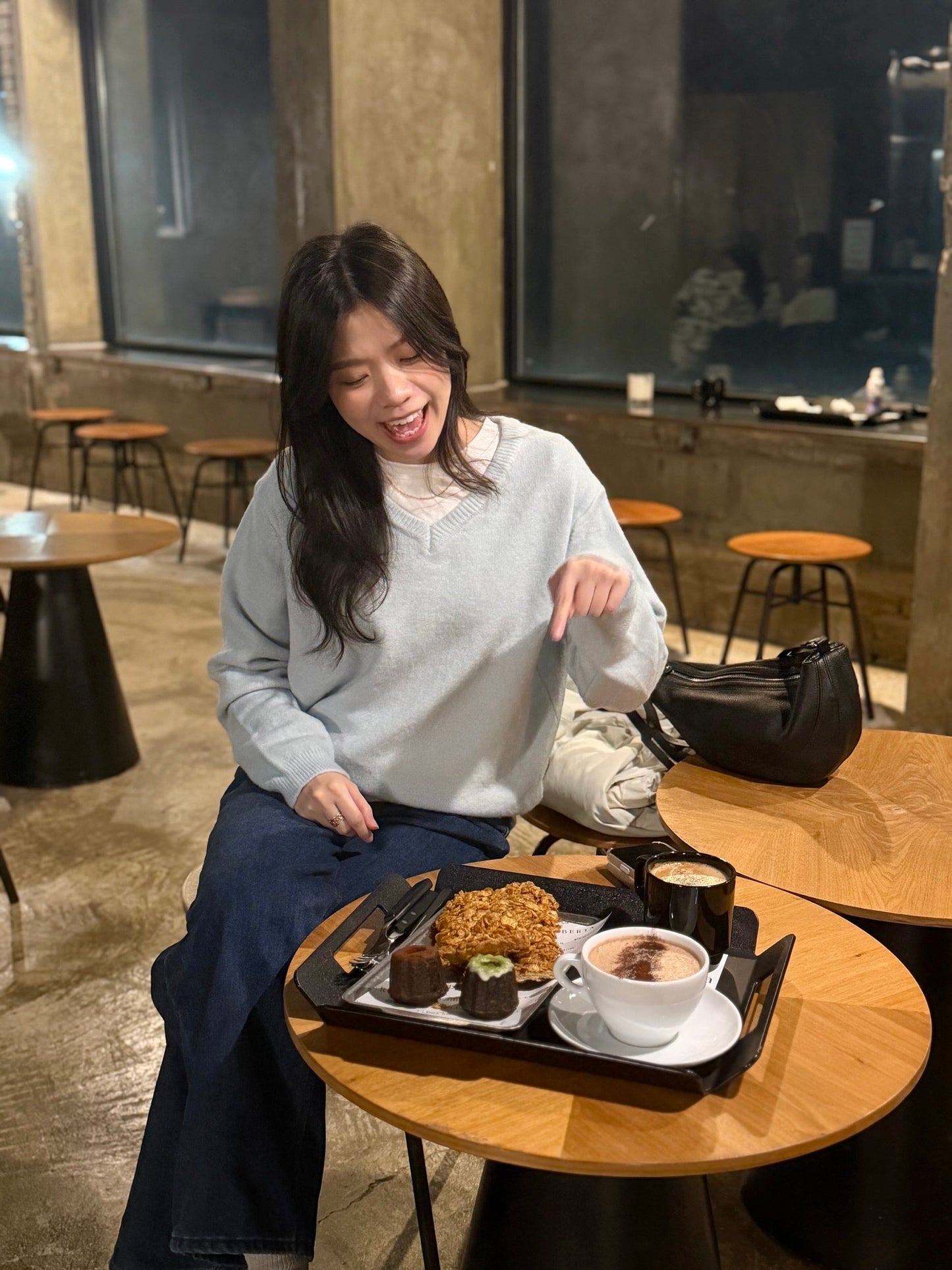 深藍天鵝絨直筒長牛