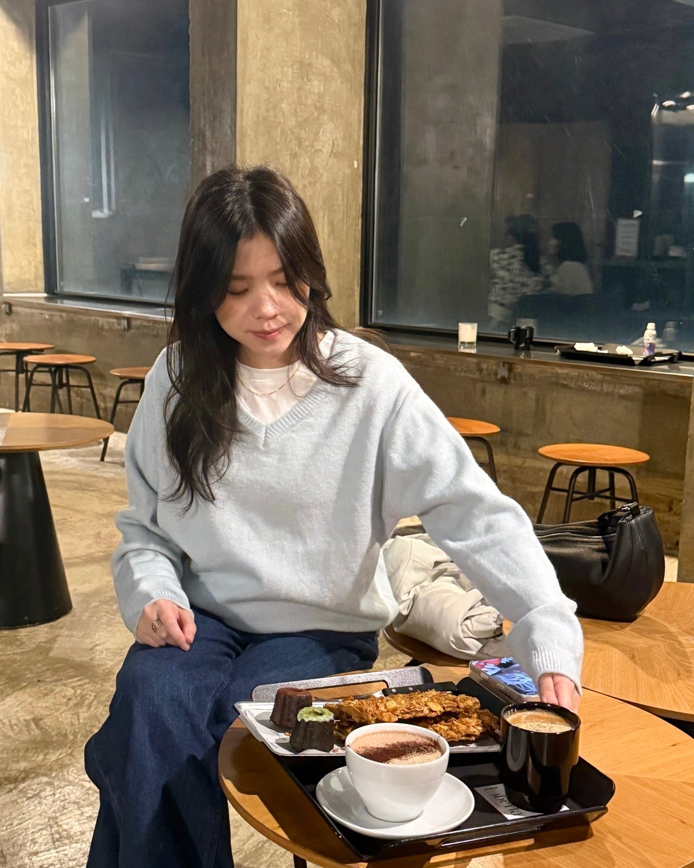 深藍天鵝絨直筒長牛