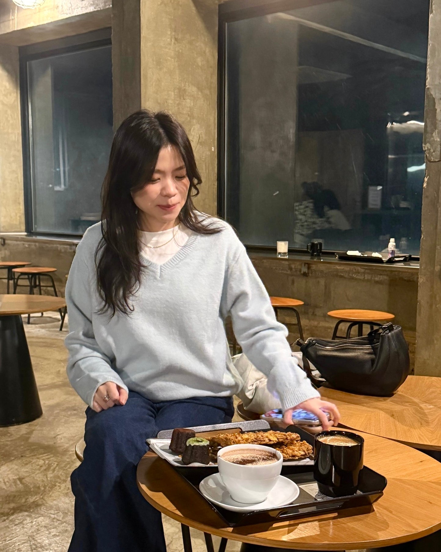 深藍天鵝絨直筒長牛