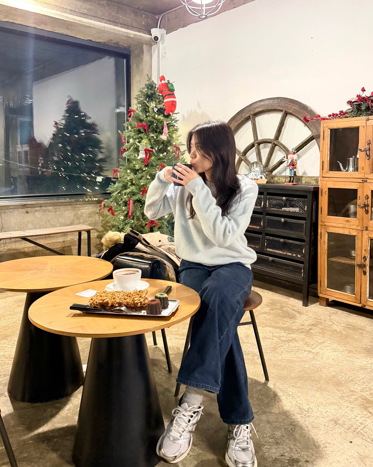 深藍天鵝絨直筒長牛