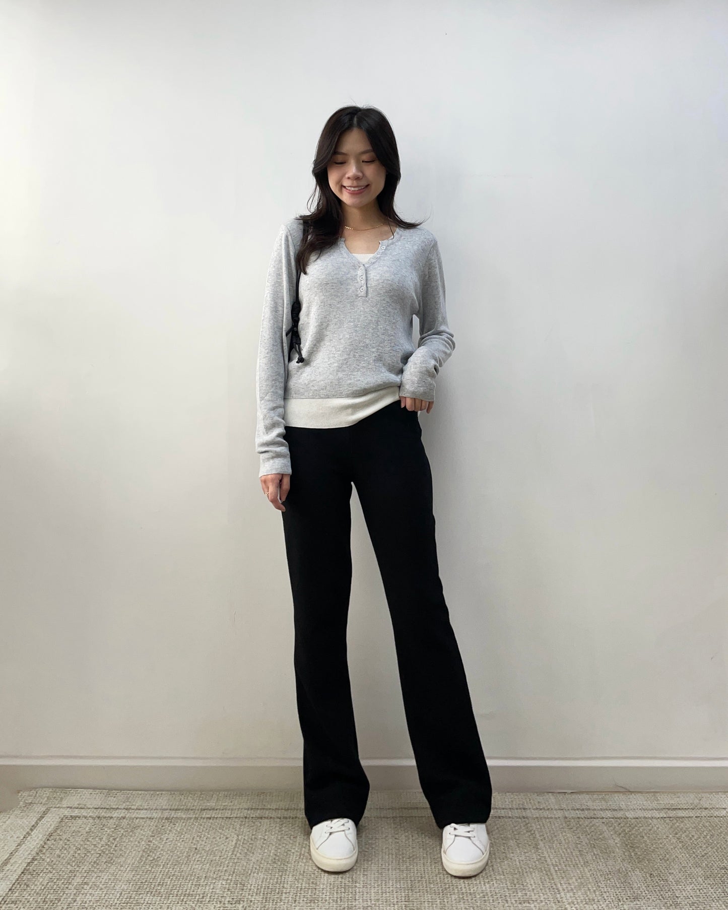 暗羅紋修腳微喇叭褲