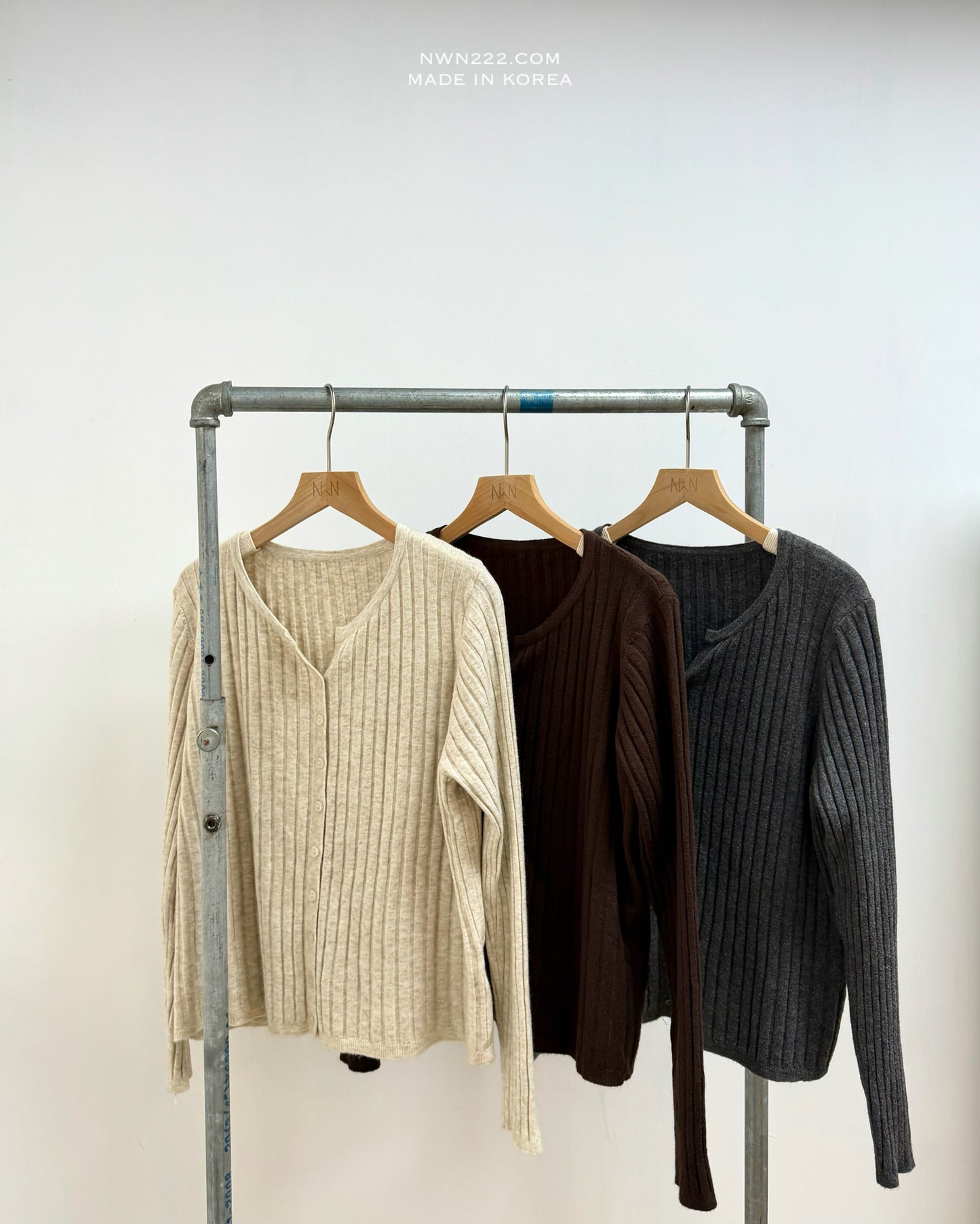 小V領直間條紋冷線Top