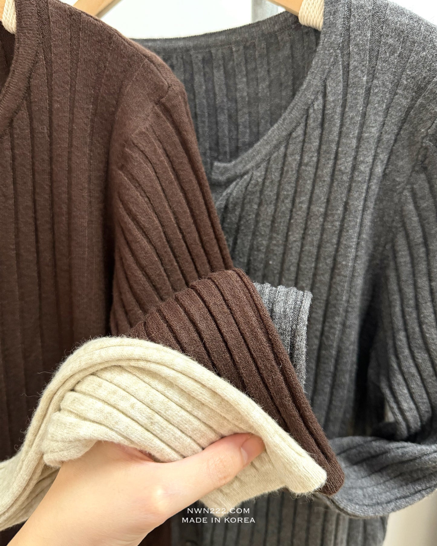 小V領直間條紋冷線Top