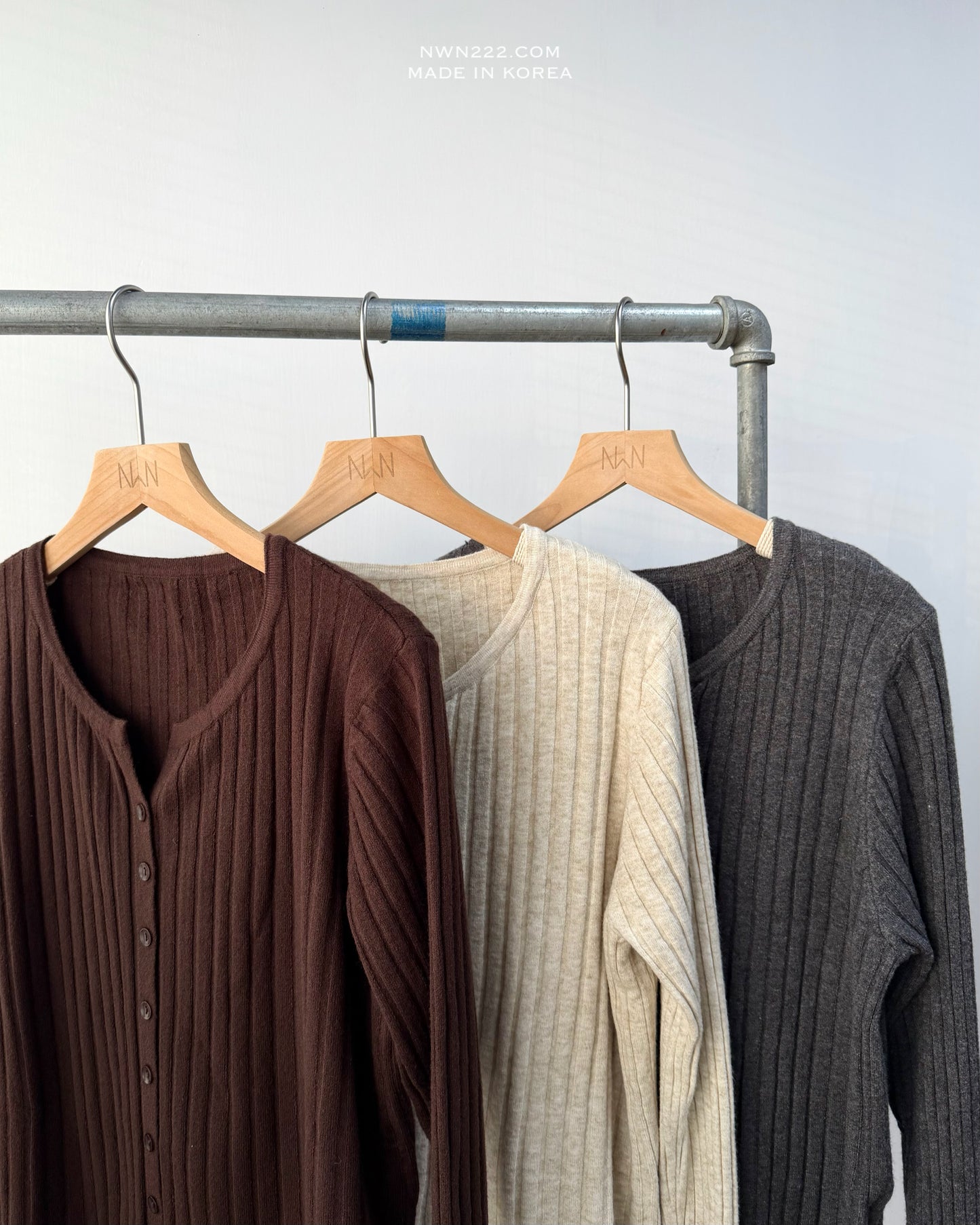 小V領直間條紋冷線Top